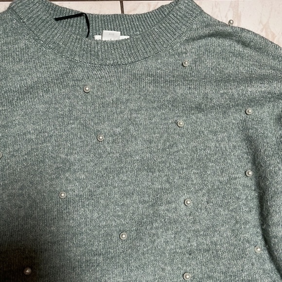 Women’s Size Small Green Pearl Detail Oversized Knit Sweater. Perfect condition! - Picture 2 of 5